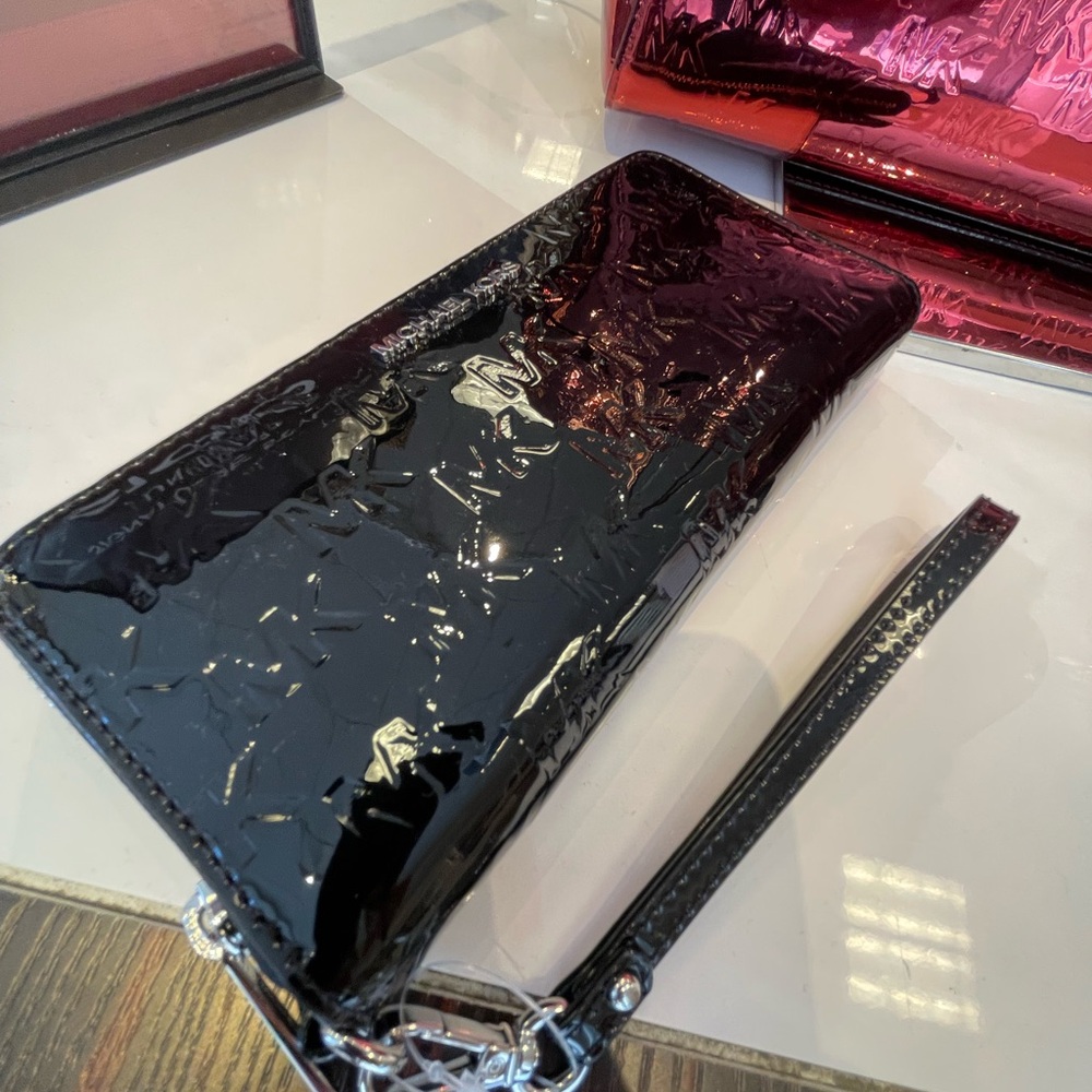 MICHAEL KORS Jet Set Larg Patent Logo Debossed Continental Wallet Wristlet Phone - Picture 12 of 16